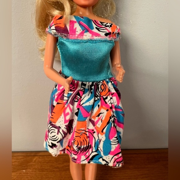 Vintage 1960's Barbie Doll & Outfit Collectible - Picture 3 of 6